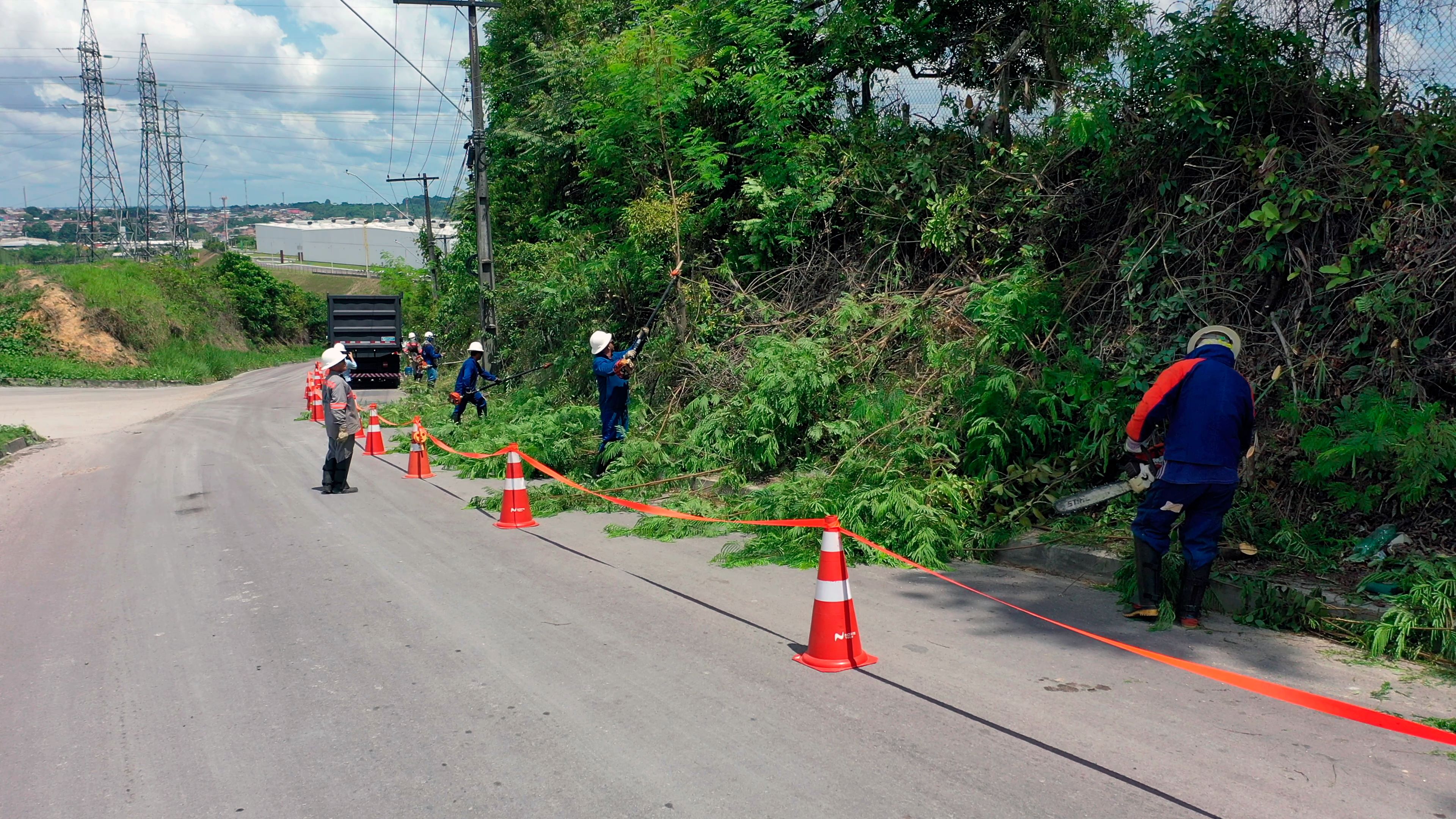 PODA E LIMPEZA DE FAIXA EM ÁREA URBANA E RURAL